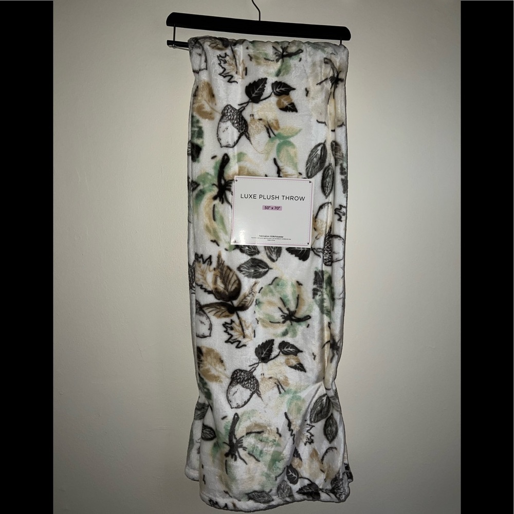 Luxe Plush Throw blanket 50’’X70’’